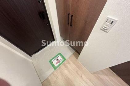 物件内観写真4　(明るい玄関です)