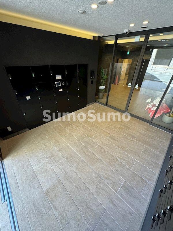 物件外観写真3　(落ち着いたロビーです)