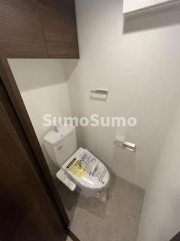 トイレ(落ち着いた色調のトイレです)