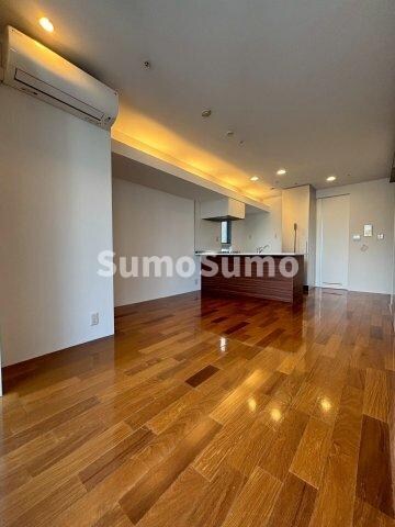 物件内観写真6　(ゆったりとした居間です)