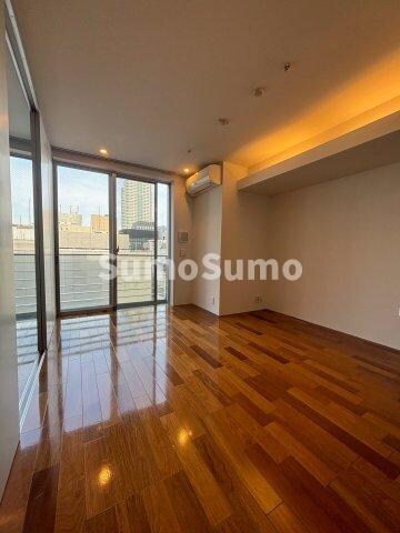 物件内観写真19　(ゆったりとした居間です)