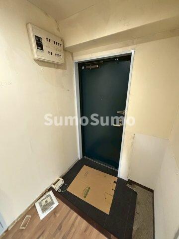 物件内観写真6　(明るい玄関です)