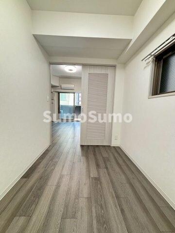 物件内観写真19　(こちらのリビングで趣味の時間をお楽しみください)