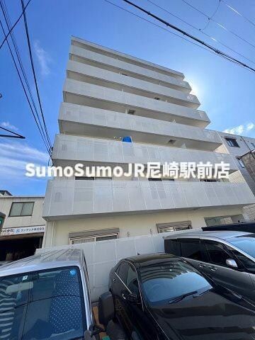 物件外観写真2　(外観は落ち着いています)