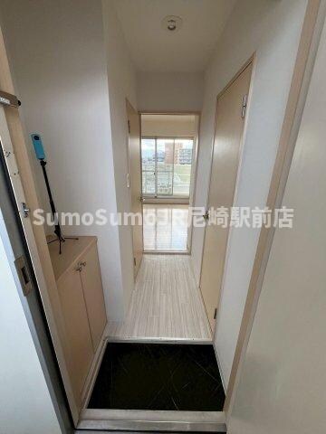 物件内観写真3　(シンプルで使いやすい玄関です)