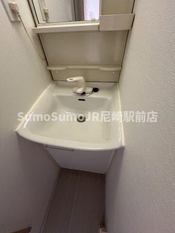 物件内観写真10　(スペースが確保できる洗面所です)