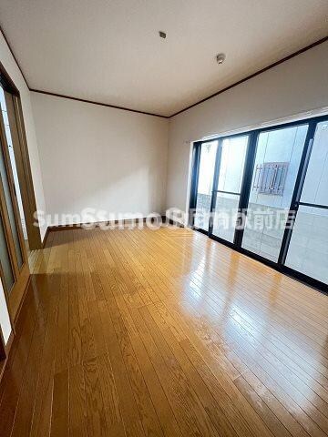 物件内観写真6　(使い勝手のいい寝室です)