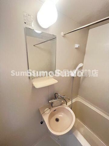 物件内観写真9　(広い洗面スペース)