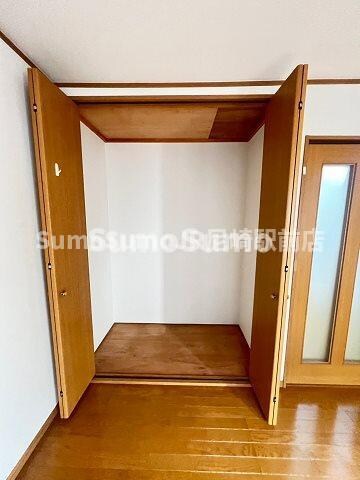 物件内観写真13　(大きなスペースがあり、収納には困りません)