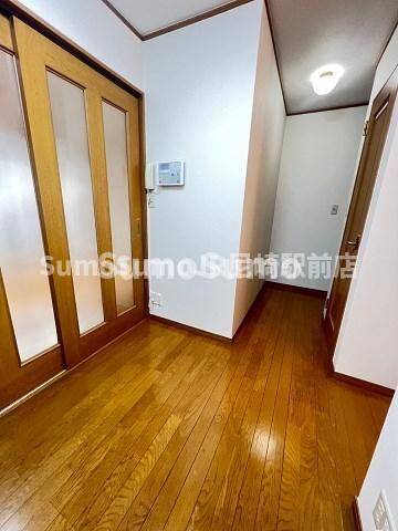 物件内観写真20　(こちらの居間で趣味の時間をお楽しみください)