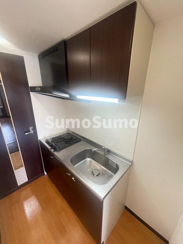 物件内観写真10　(コンパクトなキッチンで掃除もラクラク)