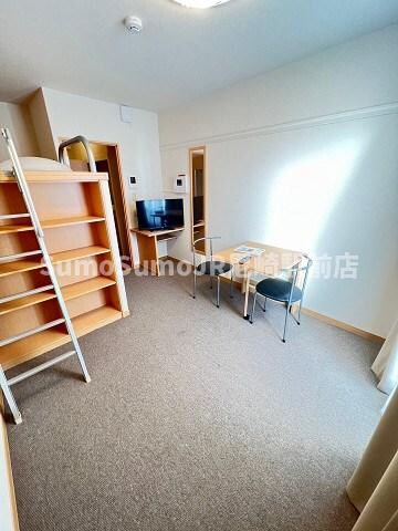 物件内観写真6　(ゆったりとしたリビングです)