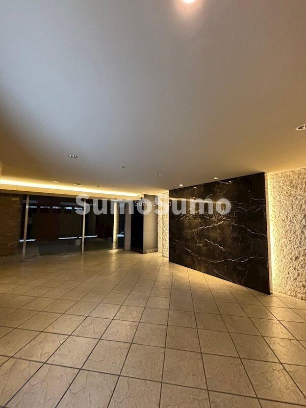 物件外観写真3　(ゆとりのあるロビーです)