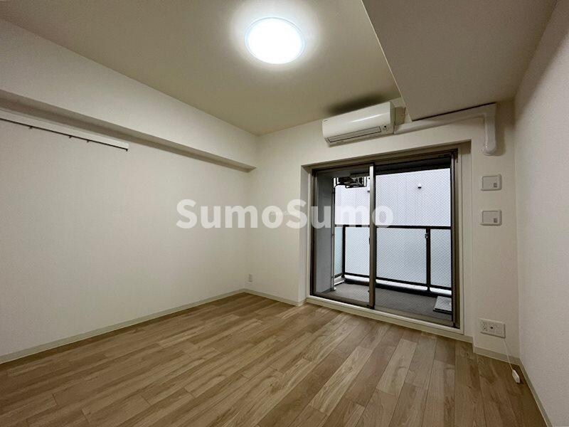 物件内観写真8　(開放的な寝室です)