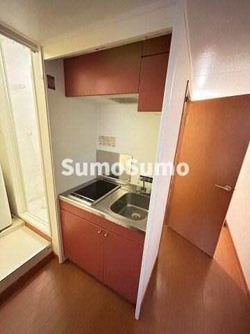 物件内観写真5　(コンパクトなキッチンで掃除もラクラク)