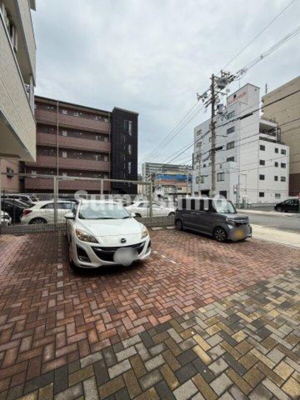駐車場(車をお持ちの方に嬉しい駐車場付きの物件です)