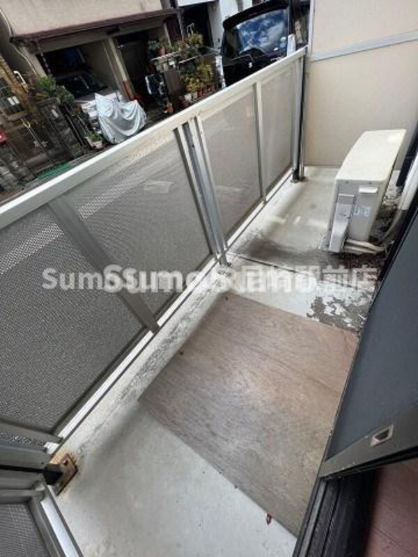 バルコニー(お洗濯にも便利なバルコニー付き)