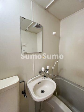 物件内観写真7　(忙しい朝には欠かせない洗面所です)