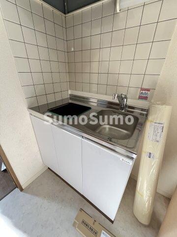 物件内観写真9　(コンパクトなキッチンで掃除もラクラク)