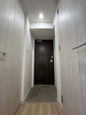 物件内観写真4　(落ち着いた玄関です)