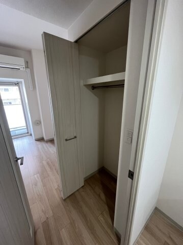 物件内観写真12　(小物を収納するのに便利です)