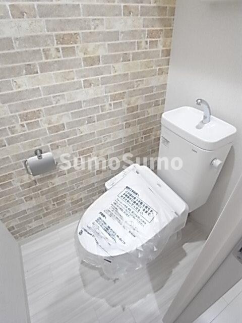 物件内観写真12　(ゆったりとした空間のトイレです)