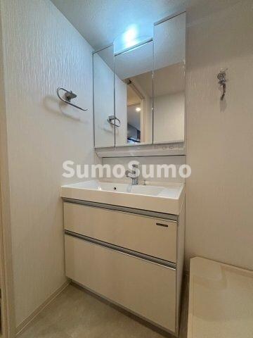 物件内観写真15　(コンパクトで使いやすい洗面所)