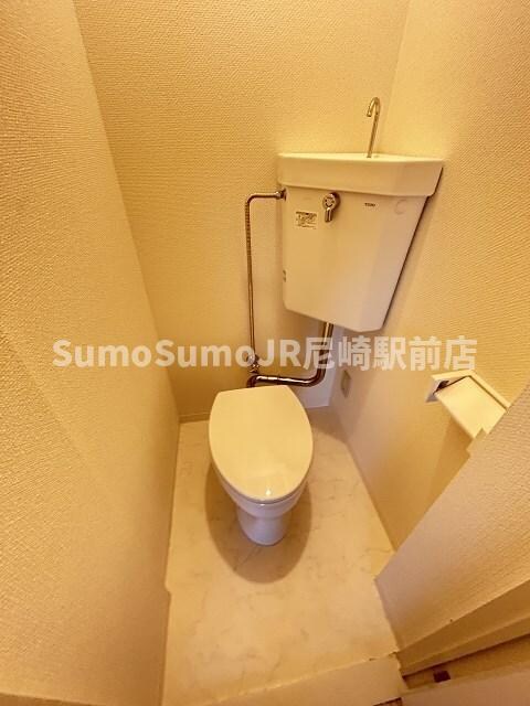 物件内観写真11　(ゆったりとした空間のトイレです)