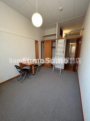 物件内観写真6　(ゆったり過ごせる居間です)