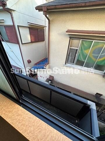 物件内観写真10　(開放的で明るい空間を演出してくれるバルコニーです)