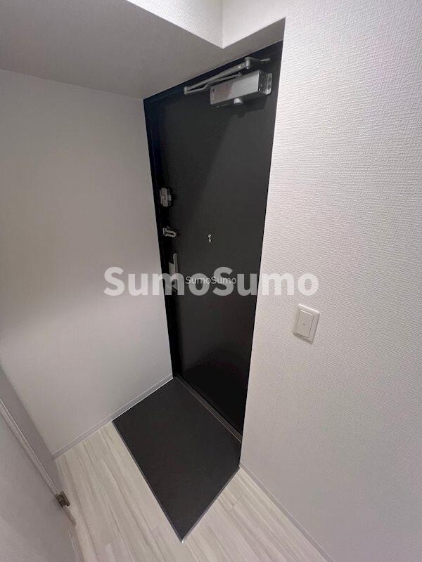 物件内観写真6　(明るい玄関です)