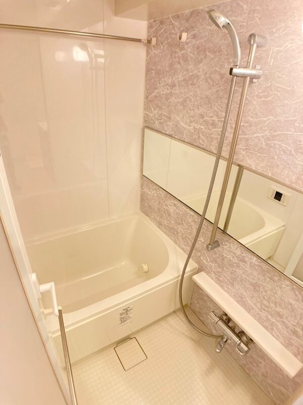 物件内観写真7　(日々の疲れを癒すお風呂付です)