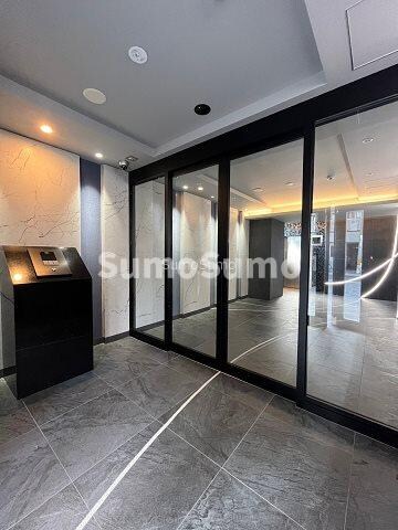 物件外観写真2　(清潔なエントランスです)