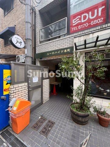 物件外観写真2　(ゆとりのあるエントランスです)