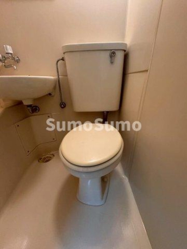 トイレ(落ち着いた色調のトイレです)