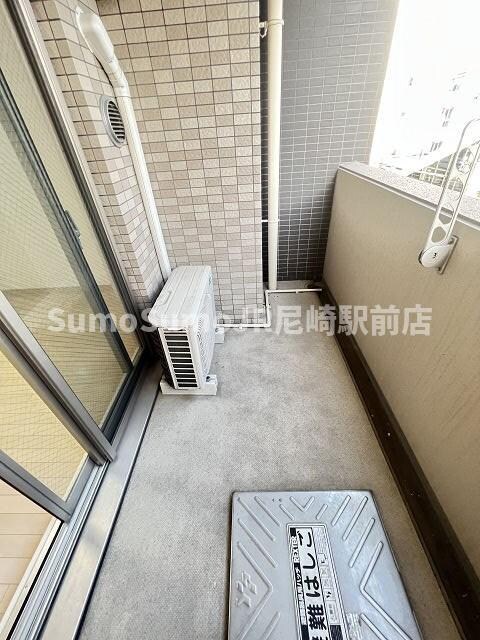 物件内観写真9　(広々としたバルコニーです)