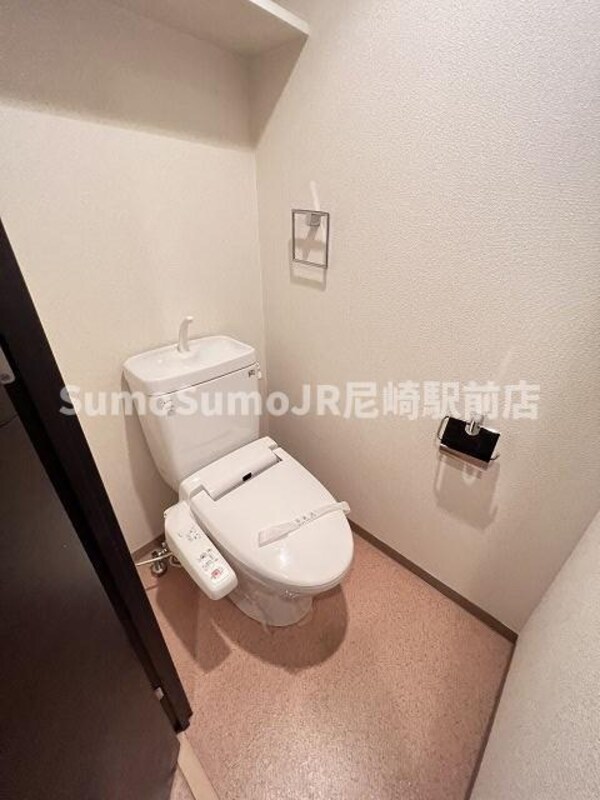 トイレ(落ち着いた色調のトイレです)