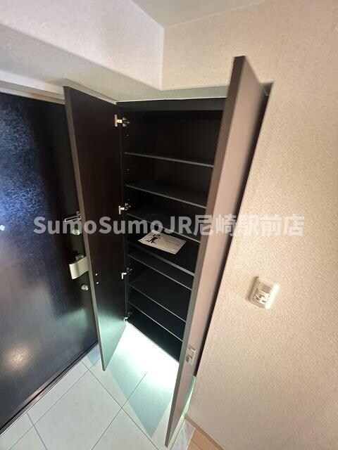 物件内観写真19　(小物を収納するのに便利です)