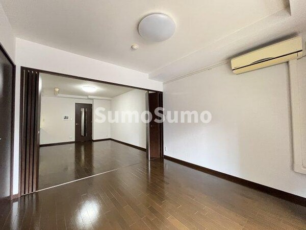 居室(ゆったりとした居間です)