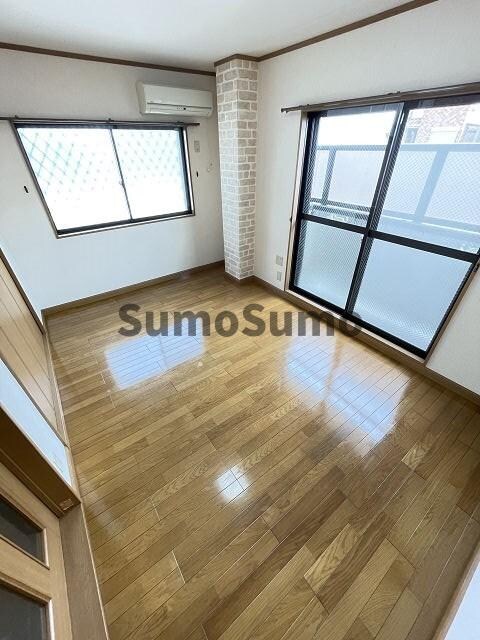 物件内観写真4　(使いやすいリビングです)