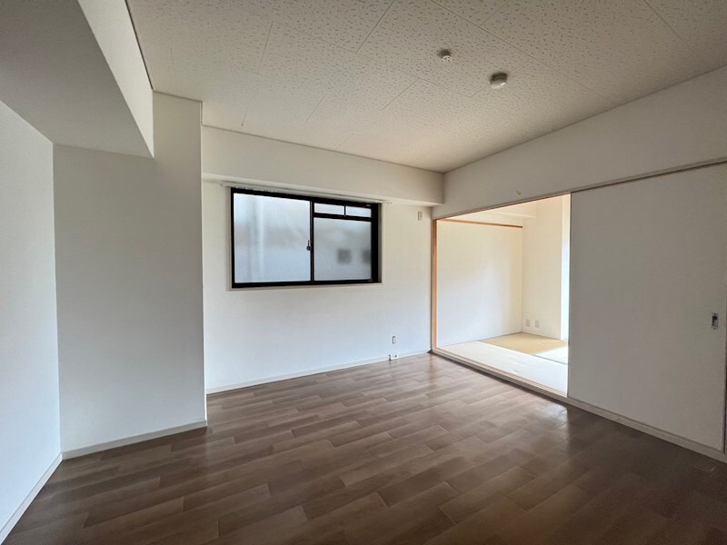 物件内観写真6　(リビングです)