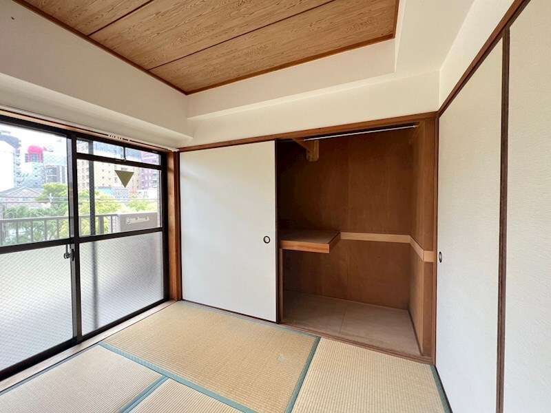 物件内観写真13　(収納スペース豊富です)