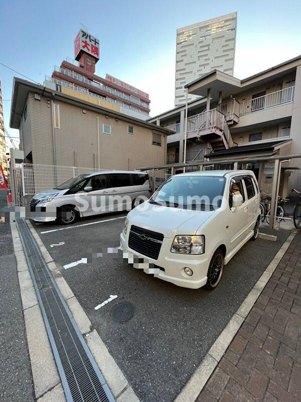 駐車場(駐車場です)