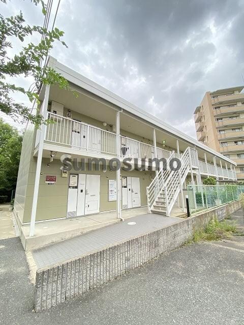 物件外観写真1　(落ち着いた雰囲気の外観です)