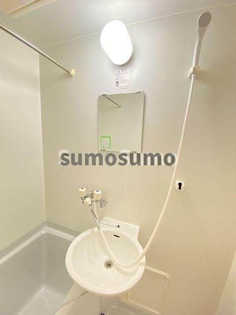 物件内観写真8　(ゆったりとスペースのある洗面所)