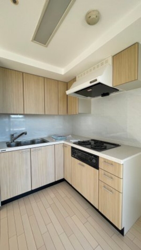 キッチン(同タイプ別部屋の写真です。)