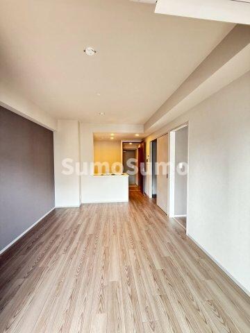 物件内観写真5　(ゆったりとしたリビングです)