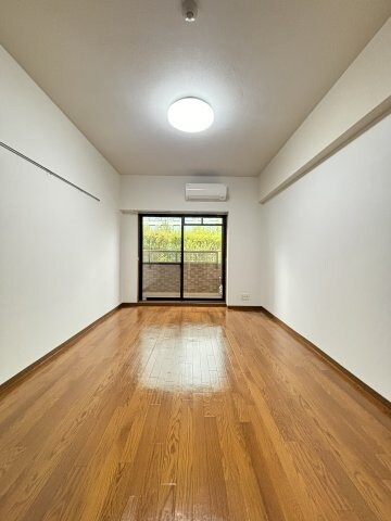 物件内観写真7　(ゆったり過ごせるリビングです)