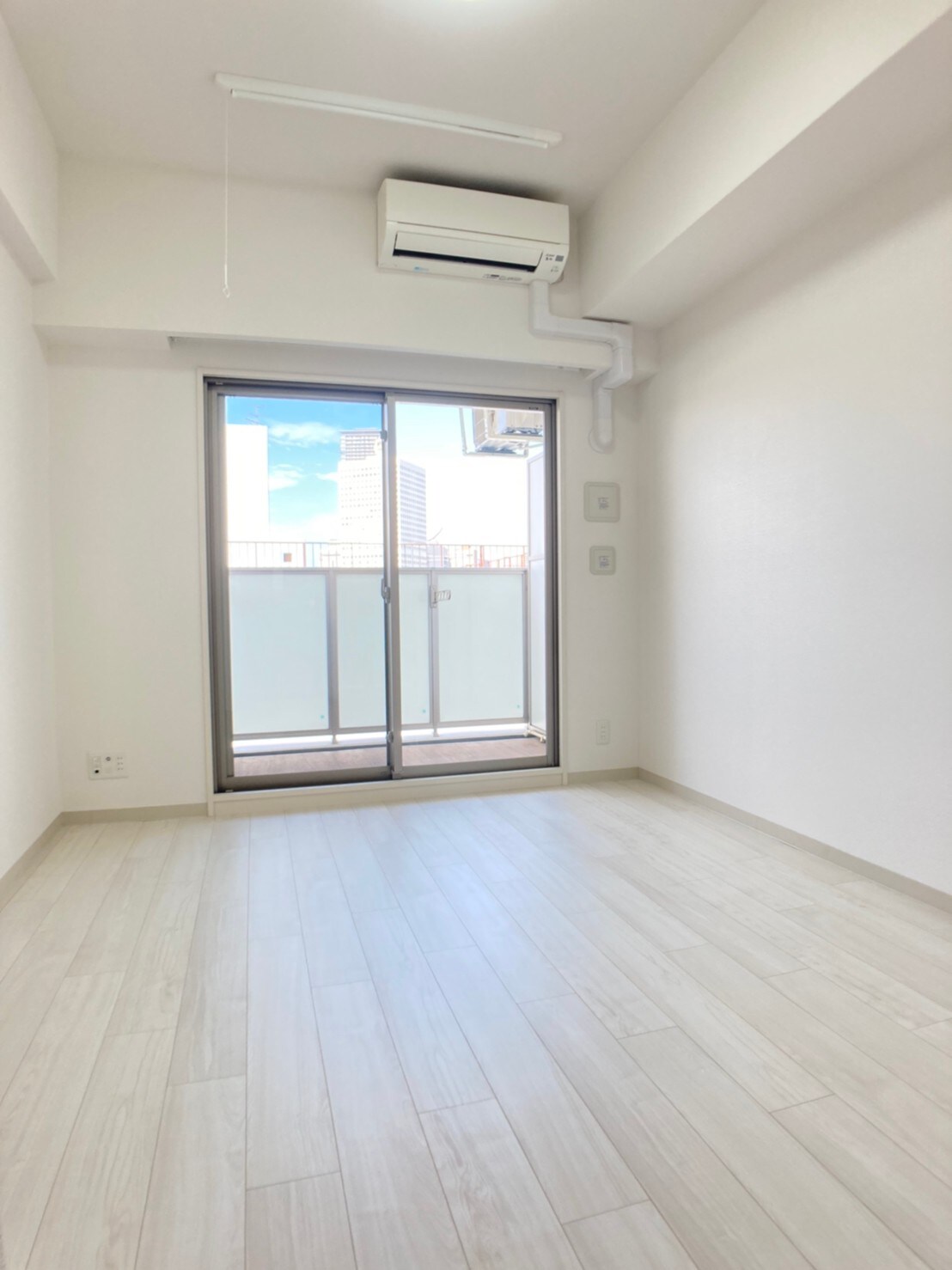 物件内観写真5　(使いやすい居間です)