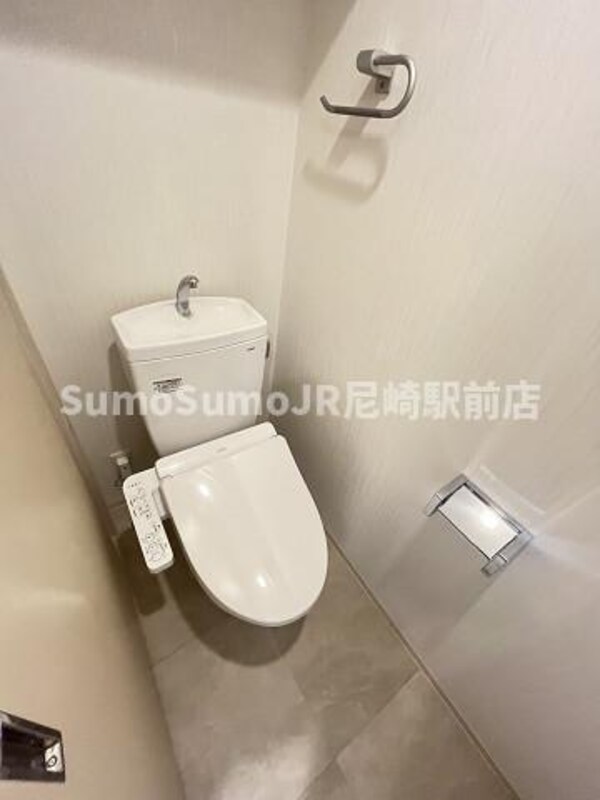 トイレ(落ち着いた色調のトイレです)